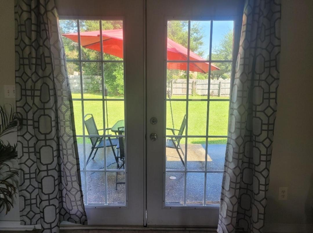 Bedroom Four Minutes From Beach Пенсакола Екстериор снимка